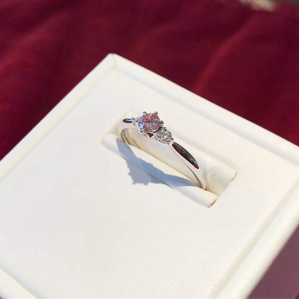“ピンクダイヤ婚約指輪”